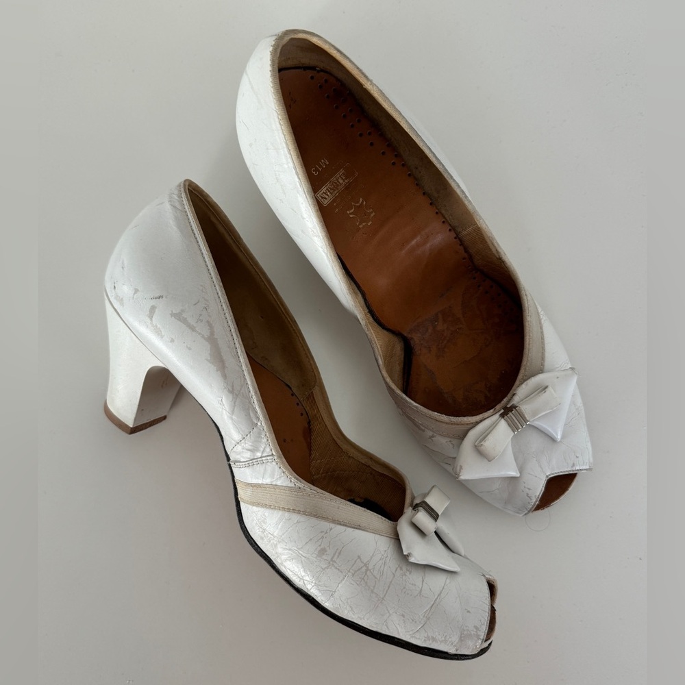 Vintage Genuine Leather White Peep Toe Bow Pumps
